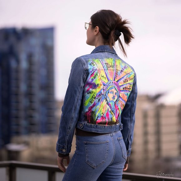 Vintage Denim Jacket New York Women's M Size Hand Painted Art - Picture 5 of 6